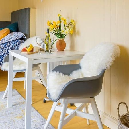 Вілла The Baytree Shepherds Hut Стоунгаус Екстер'єр фото